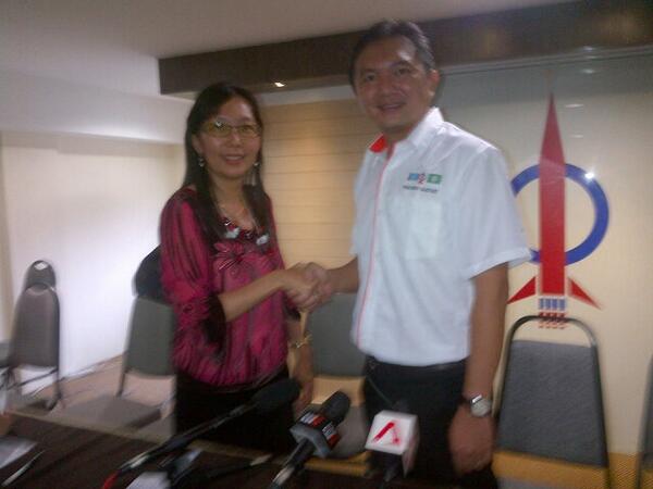 This is my successor for Kinrara state seat,Ng Sze Han, a MPSJ councillor. He is a smart,friendly n ardent councillor