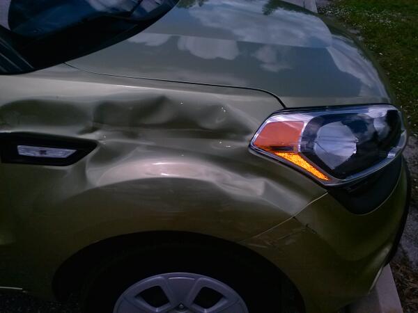 tee_teeg0405's tweet photo. My poor car :( http://t.co/vBfRtvmWDj