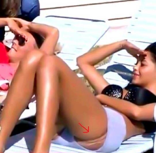 iTraumy's tweet photo. Bah alors miss plastique, on utilise du rembourrage? #nabilla http://t.co/iNikn8awxl