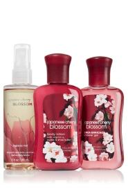VictoriaSecreRD's tweet image. Tenemos disponible al por mayor los splash y cremas en tamano de cartera. De Batha and Body Works y VS  #bellezaRD