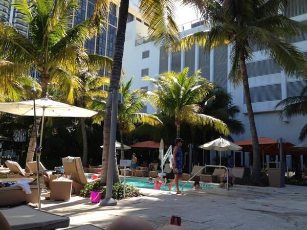 christiebledsoe's tweet photo. Miami Beach pool side #girltime http://t.co/MlSxXEVx70