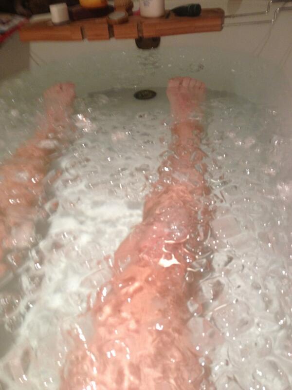 Gueritodog's tweet photo. Oh what we do for track....
Ice bath yay! http://t.co/Sau309SIhg