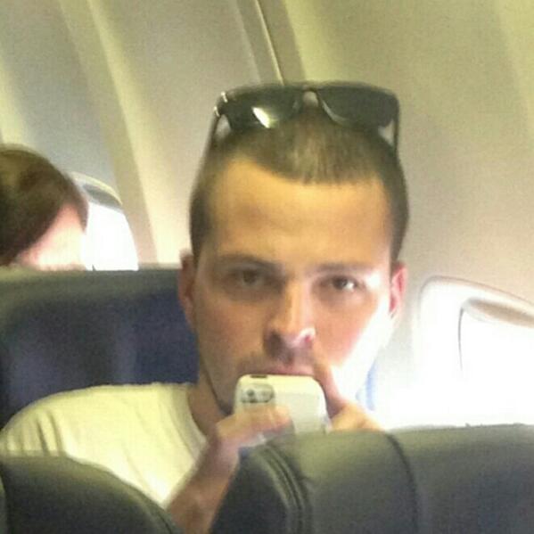 NotStalking_'s tweet image. Example of how NOT to stalk. #learn2ninja #notsneaky