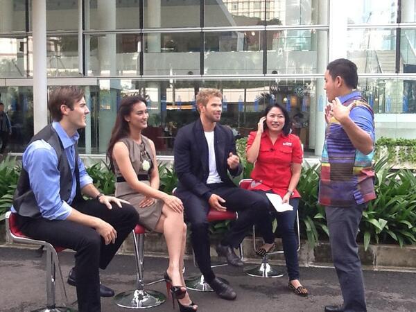 JavaHeatTheFilm's tweet image. Sekarang di TVOne @atiqahhasiholan @kellanlutz @Conor_Allyn Yuuk nonton! #javaheat
