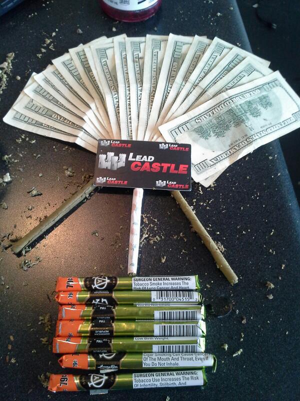 bigbank10x's tweet photo. #976-978 #weed #money #LeadCastle http://t.co/NxwokIEJht
