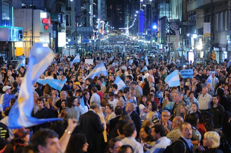 #ARGENTINA : SEGUIMIENTO CACEROLAZO #8A EN TODO EL MUNDO  actualizaciones cada minuto . - Página 4 BILjtjlCYAER5i_