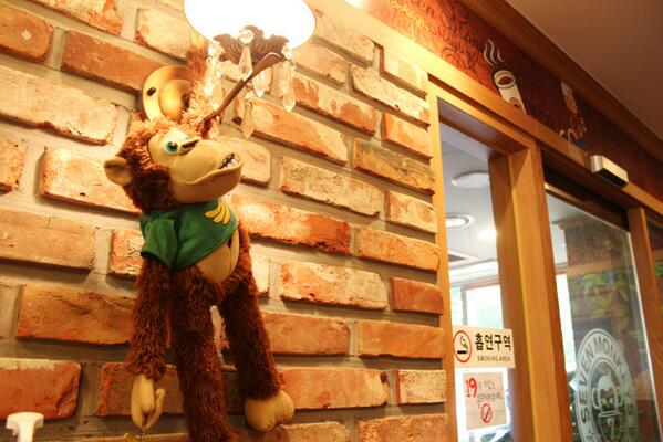 7mkcoffee's tweet photo. 원숭이!!...고릴라??... http://t.co/YpTvYcLc9X