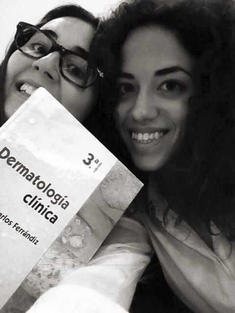 anamarton7's tweet photo. Again #bibioteando @Nuriaroru http://t.co/gG445PyR1e