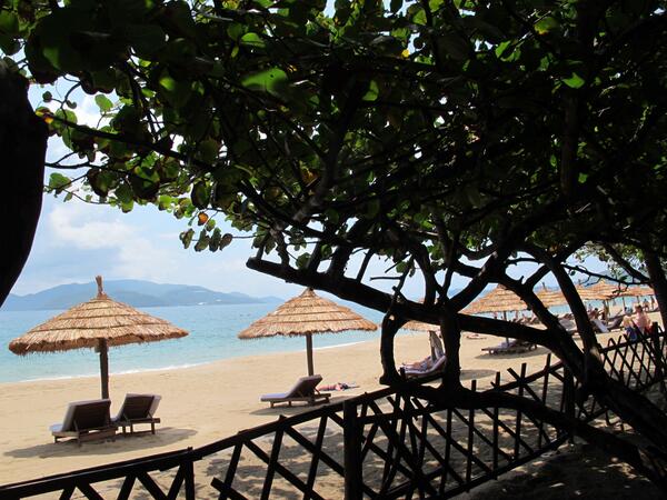 TranThapNhat's tweet photo. Nha Trang tháng 4 http://t.co/urvI995s3i
