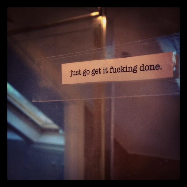 ConThompson_'s tweet image. Just a little motivational quote found stuck to my bathroom mirror. #FinalYearProblems