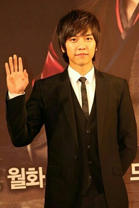 데뷔10년차 이승기, 스타병 없는 이유 bit.ly/14BaESQ" 멋진남자 우리들의 자랑스러운 스타 아이렌의 별~☆ 이승기가 가는 그길에 언제나 우리 아이렌이 함께~♥
