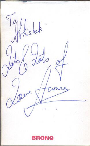 aamnasharifFC's tweet photo. @aamnasharif_ posted a pic of her autograph shows she is real&amp;doesn't use fake verified signs 2 make her seem real http://t.co/7LQpjOwAPs