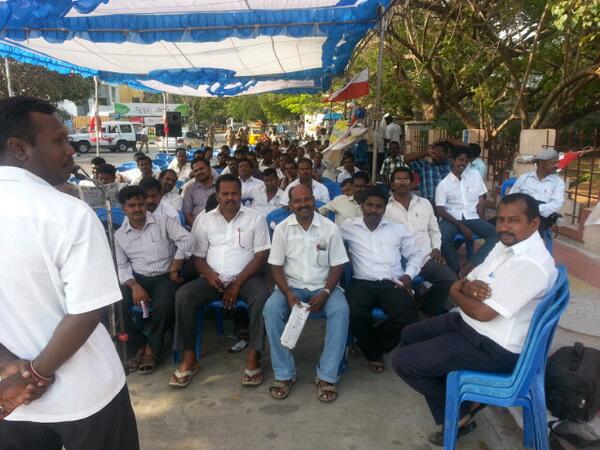 TNGOVTASMAC's tweet photo. @Anandavikatan  Tasmac employees raised their concerns in today s fasting.. It was a great success today.. http://t.co/GAz6yj3bnc
