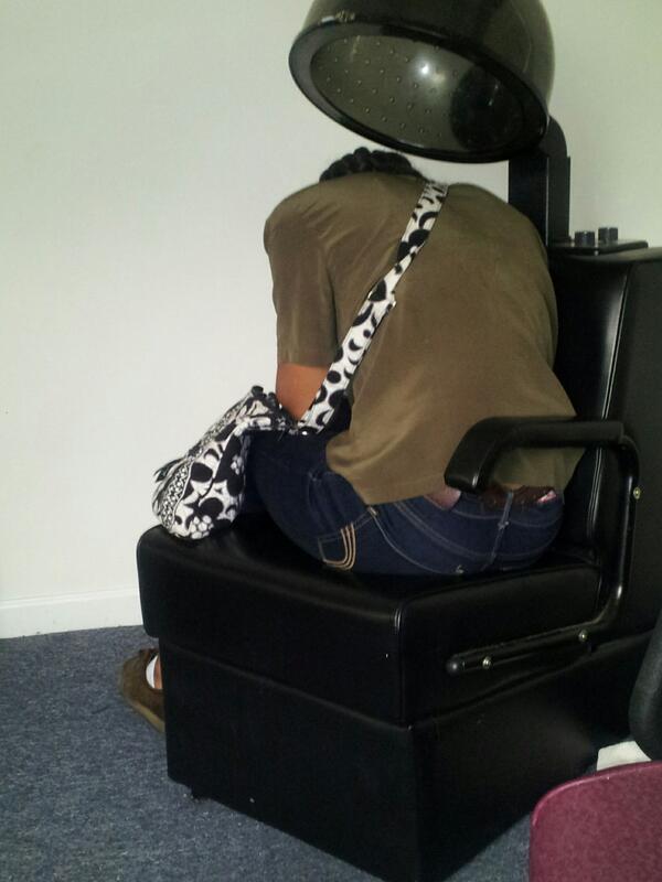 LeftHandHooper's tweet image. Oh hey there @bobbimyungja #SalonProbz lol