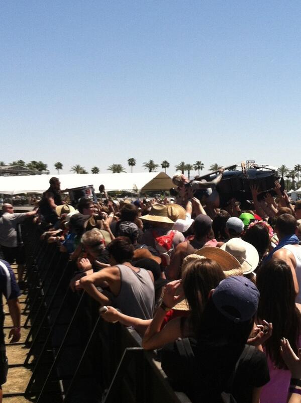 Black_TicketVIP tweet picture