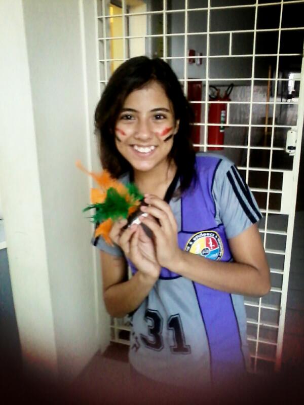 beijosbelli's tweet photo. Dia do índio na escola parte da tarde até eu participei http://t.co/87JUt6Vdm8