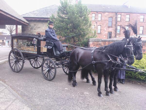 75gardy's tweet photo. What a lovely way to go - by horse http://t.co/M4iuJJOFG3