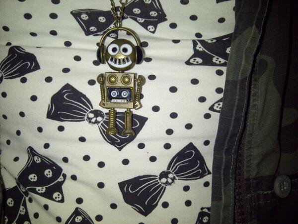 MissSkelly86's tweet image. Robo Joe sends his regards @misskellylou @bennyshameless #robojoe