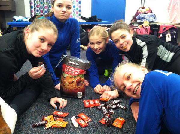meggsauer's tweet image. Premarrowthon snackathon! #onedaymore #posttesting #stuffingface @lilasarah @laurynrumisek
