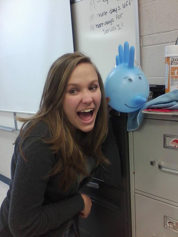 Ayden_Alexis's tweet image. Her only friend..its sad actually! #Spanish #GoodClass @EmmaWatson2012