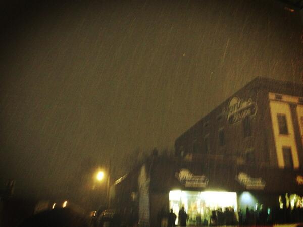 boilerblackouts's tweet image. It's hailing in hell (Indiana) @OnlyAtPurdue #GP13 @brotherspurdue line is hella long but worth the wait!