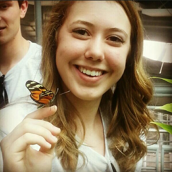 karlsjr5's tweet photo. This cute girl is linzi, and this butterfly made her whole life. Haha it was cute :) http://t.co/lW61sxyPgh