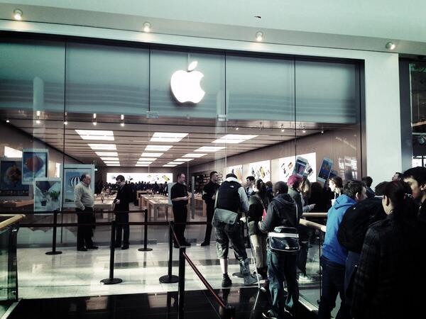 In #drakecircus #plymouth for the #applestore opening this morning.