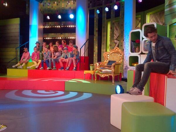 Bij zapp live op ned 3. Vanavond de finale kvk songfestival  om kwart voor zes.