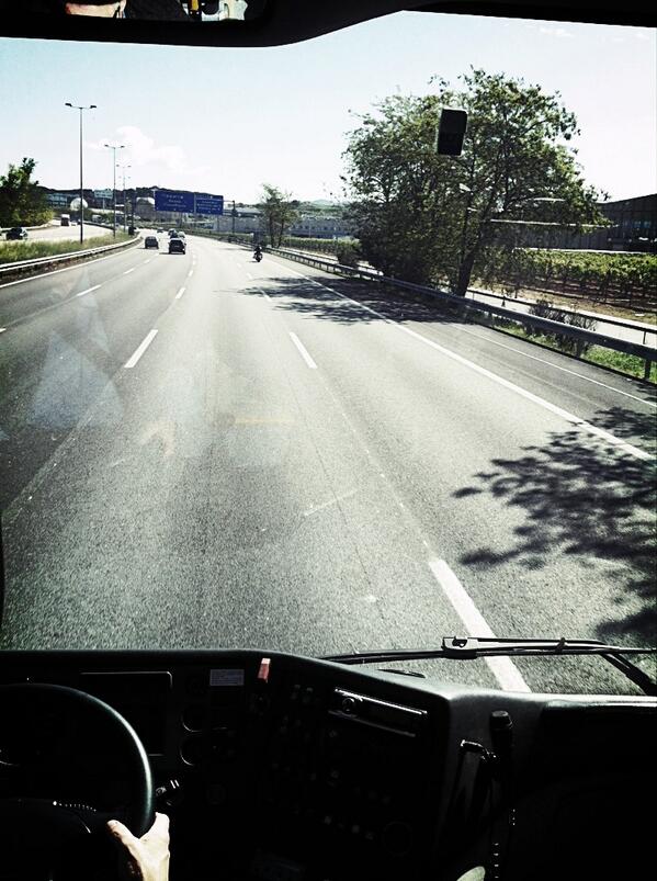 deixanssignar's tweet photo. Ja estem al bus, a gaudir del cap de setmana de #respir http://t.co/fqPxhZagGh