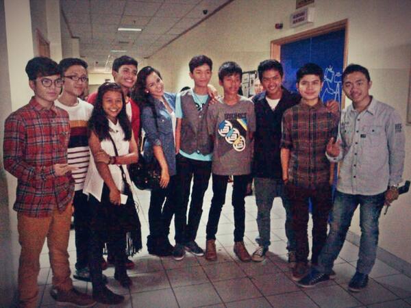 Memey On Twitter Sion Rt Angelicaamp Bertemu Kawan Kawan Lama D Idola Cilik 2008 Reunited Http T Co Kzq0xw6znt Lyrics for idola cilik by idola cilik 1 feat. twitter