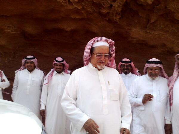 T81__'s tweet photo. @1KsaNews1  يمتاز الامير فهد بن عبدالله النائب الجديد بالتواضع والاخلاق الرفيعه ، صورة له في حضور حفل غداء http://t.co/EYkwvMkq7S