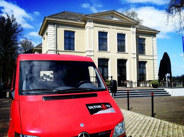 Vandaag een mooie dag in #Deventer met vrolijke mensen. En dan is het nu tijd voor een drankje en genieten van zon.