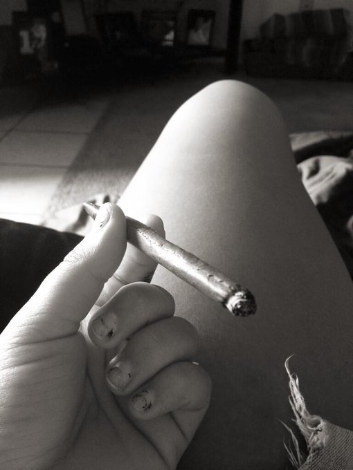 Keepin one rolled alllllll day http://t.co/ByM9jTWWwl