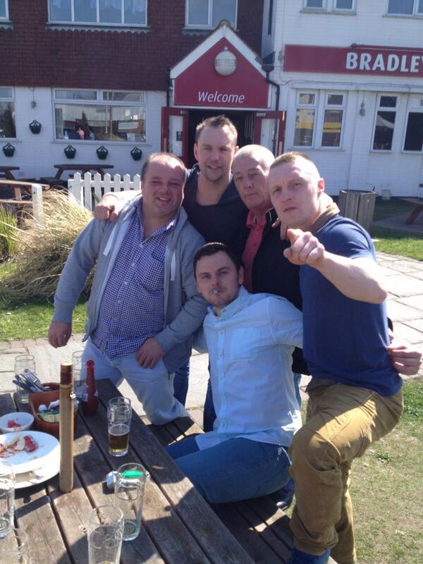 knooligans_uk's tweet photo. "@BazNewby: @Redsupertone @dogg_shaw all over it http://t.co/NjLuJgWC6D"the firm is building!