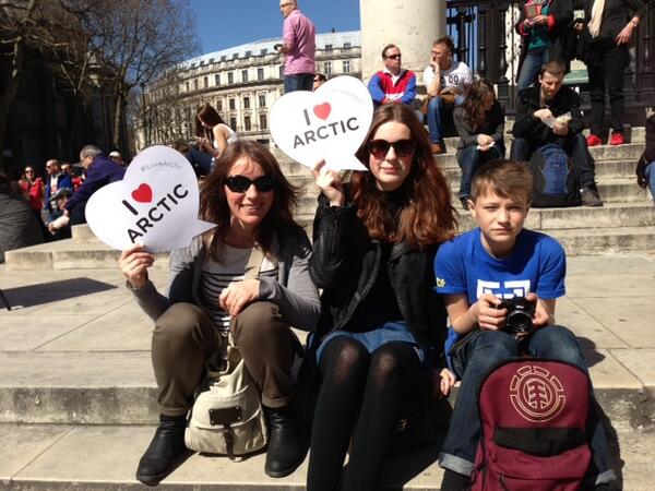 rodricmcgregor's tweet photo. Families supporting #gp and #ILoveArctic at Trafalgar Square. http://t.co/8FhR4QzguI