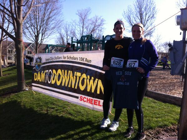 NattyJ901's tweet photo. Took Boston on 6.2 with us today #damtodowntown10k #boston 
#runchat #Hawkeyes #B1GCats http://t.co/rYEZUfNBxF