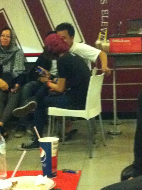 Wow"<a href="/aditt_boim/">a+</a>: @berry_allegria <a href="/Echa_Allegria/">Ayesa Shalatiana ▲</a> cuitt cuiiittttt echa lagi PDKT nihh ama calon dokter :D "