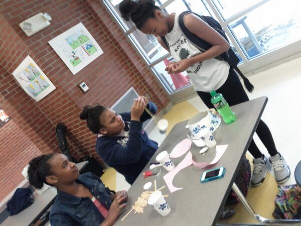 TheGiftedArts's tweet image. TheGifted students compete to design an egg drop contraption this Sat. morning #STEM #Teamwork #ProbSolving #Skills