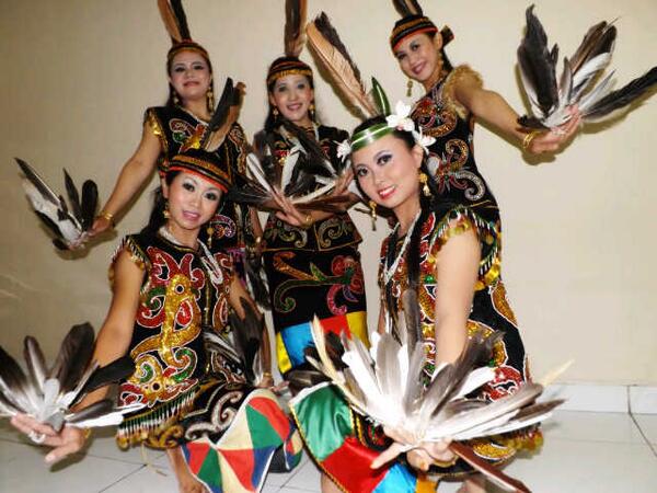 SanggarKendaliManik on Twitter Tari dayak  kalimantan 