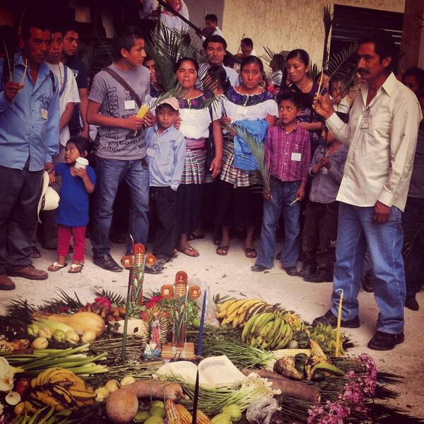 andreavmb's tweet photo. Inauguración #plantadecafe y #capelticchilon Chiapas 
Altar maya http://t.co/wx5mxPHQtp