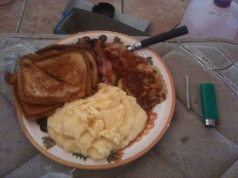 Happy 420!  #WakeAndBake http://t.co/5B7v1wwR1S<a href="/tag/wakeandbake"class="tags">#WakeAndBake</a>