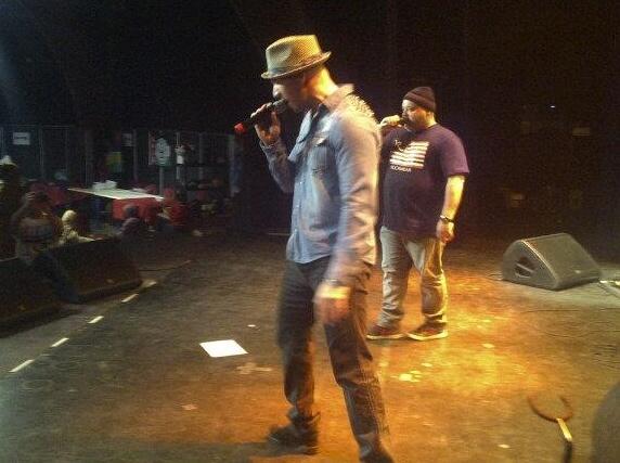 maydenfilms's tweet photo. En plein taf au concert Kiwitas à Villepinte. http://t.co/y7AxhZwd9F