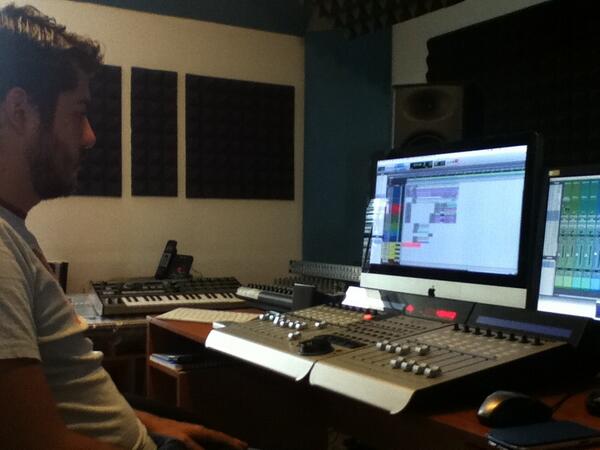 Macromx's tweet photo. Hoy @macromx en @saratogarecords @fedepreisser #sesionesdeestudio http://t.co/TovHNZEKcL