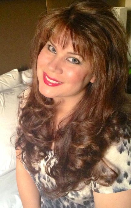 My "after" pic...what a difference make-up really makes!  On my way to the Comedy store! http://t.co<a href="/tag/onetinsoldier"class="tags"><span>#onetinsoldier</span></a>