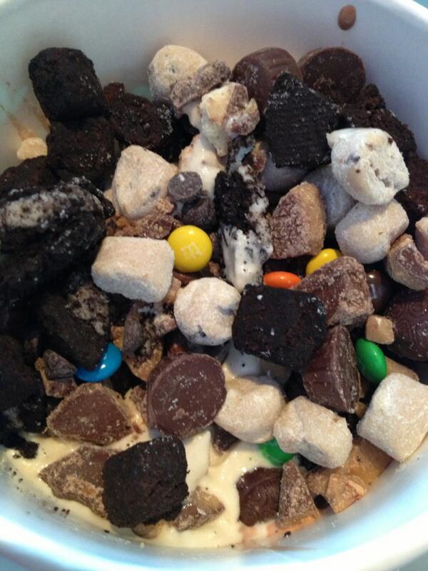 heather_mcrae's tweet photo. I love all the new low fat frozen yogurt places popping up everywhere. It makes me feel better about myself ;) http://t.co/S9pT4SfEmI