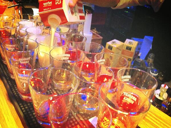 cshedberg's tweet photo. THS-cocktailparty wihooo! #thskår #typenmassadrinkar #detstavasconfierence http://t.co/qag7Q3v2wB