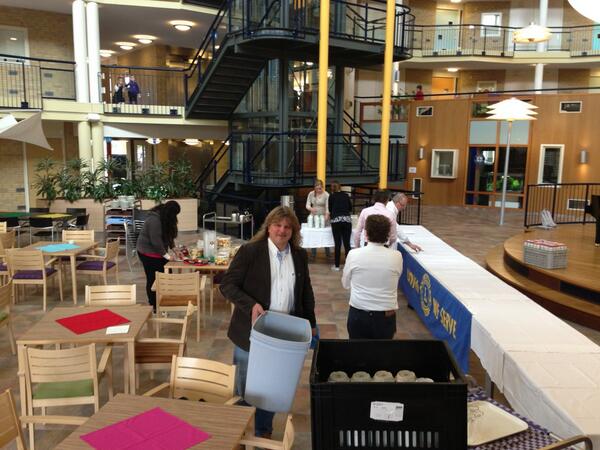 LionsClubBorne's tweet photo. Sterke armen maken licht werk. http://t.co/fwhME6TyrM