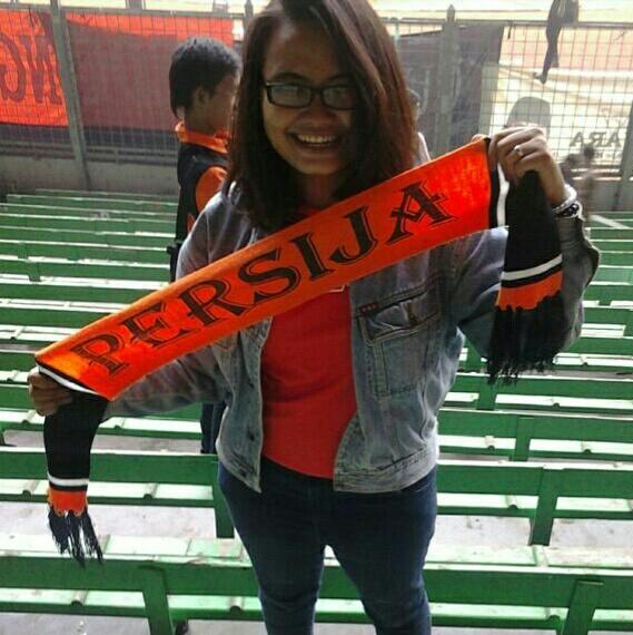 Fanboycrypto0x's tweet photo. Bolehh.. RT @ireneyusuf kaya gini boleh min? @JakOnline edisi #KartininyaPersija #KeepOrange #SaJeTe http://t.co/C7FVq5xLhM