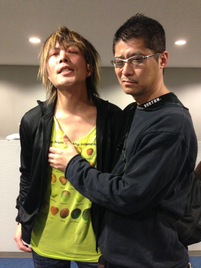 小山剛志 on X: ねぎらいの意味で、紀章の乳を揉みしだく俺。 ホント良かったよ！ おつかれさん！ http:t.copiFMsOLj0Z   X