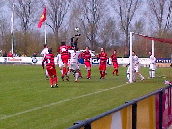 RandyvdB's tweet photo. Voc in kampioenswedstrijd op zoek naar openingstreffer http://t.co/g2fV20GHyA